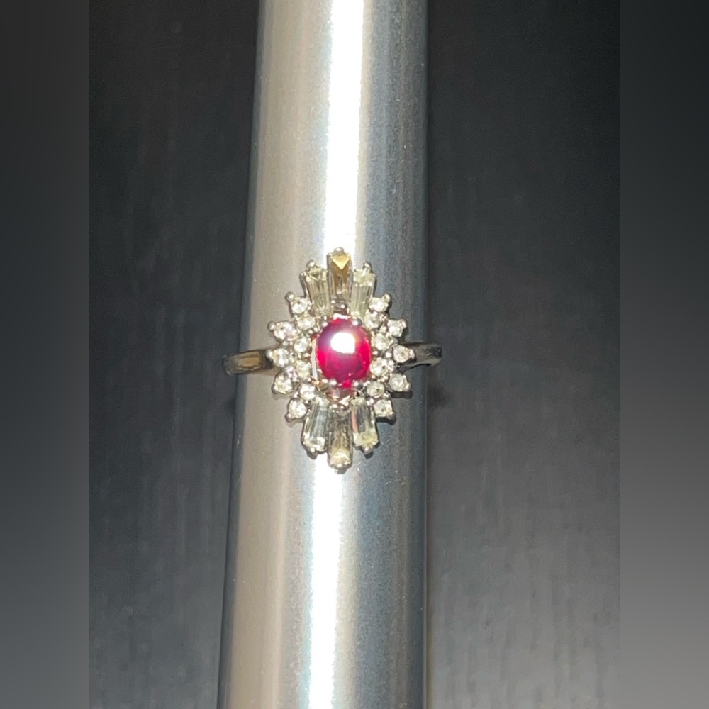 Elegant Gold and Red Gemstone Ring